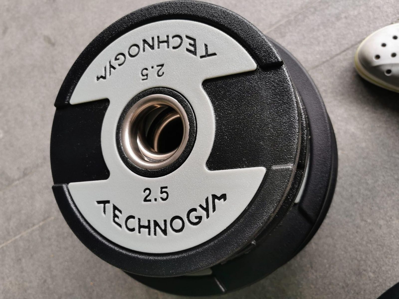 Tạ bánh Technogym 2.5kg bọc cao su cao cấp