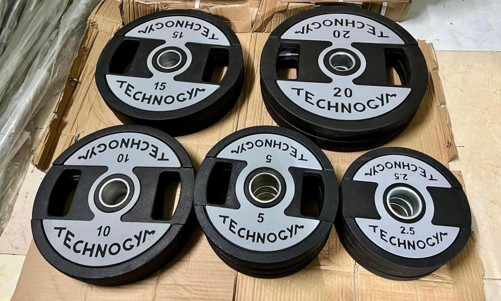 Tạ bánh Technogym 2.5kg bọc cao su cao cấp