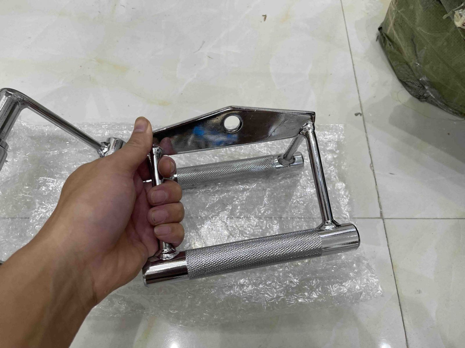 Tay cầm chữ v kéo cáp tập lưng xô
